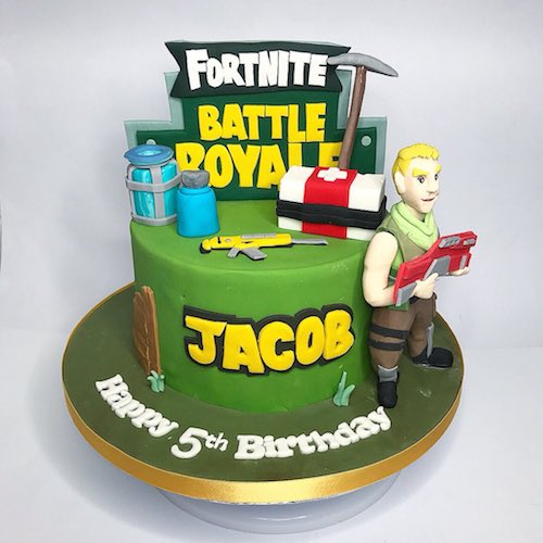 i did try the crystal but it didn t work so i made a cake instead i m 11 so it didn t work very well it s for my little brothers birthday - fortnite images for cakes