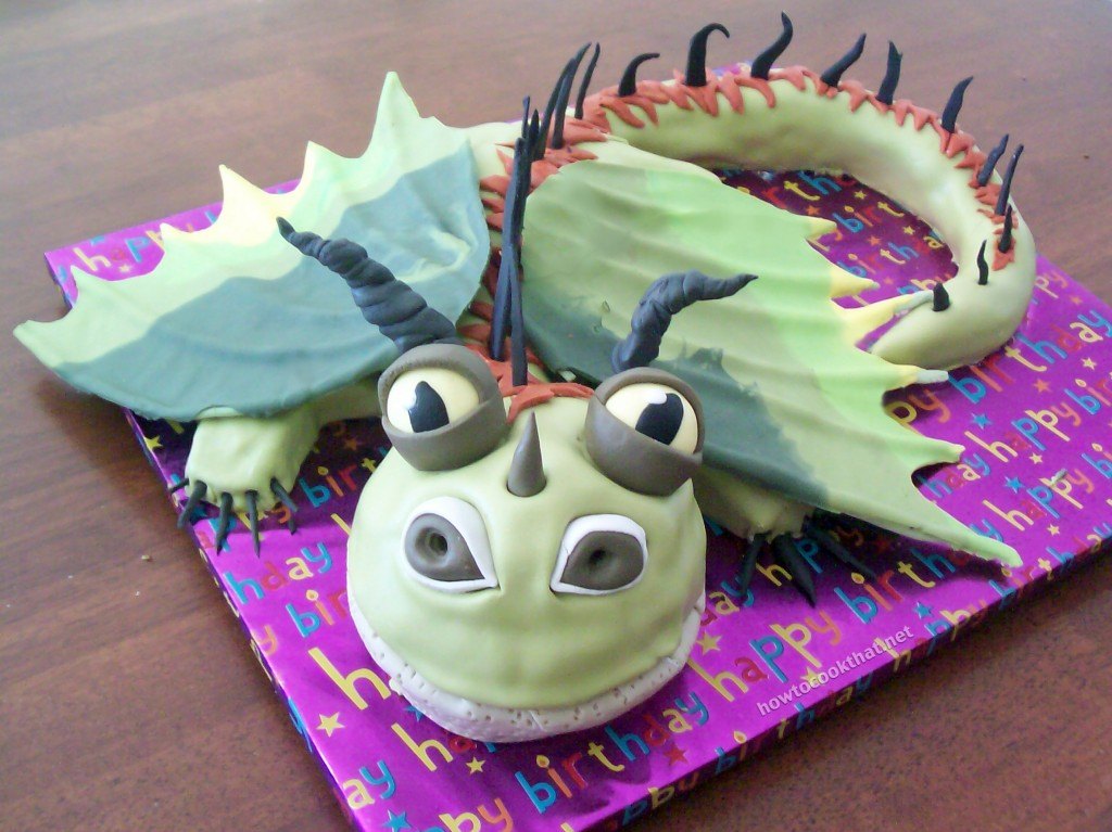 https://www.howtocookthat.net/public_html/wp-content/uploads/2011/12/cake-birthday-how-to-train-your-dragon-fondant-how-to-cook-that-ann-reardon-2-1024x767.jpg