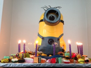 despicable me 2 cake minion