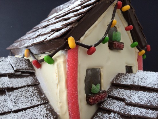 how to decorate a gingerbread house