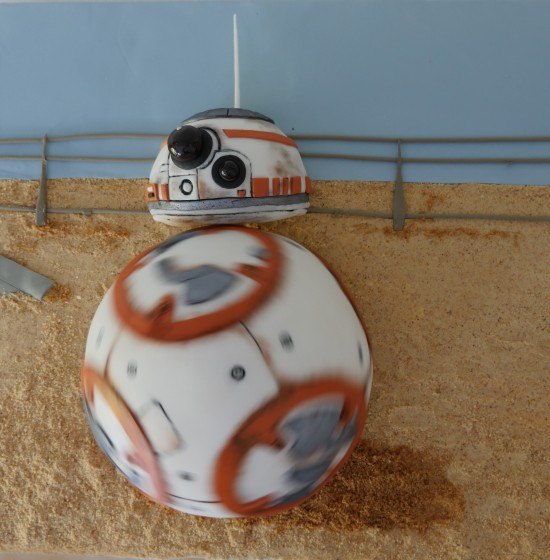 spinning bb8 cake