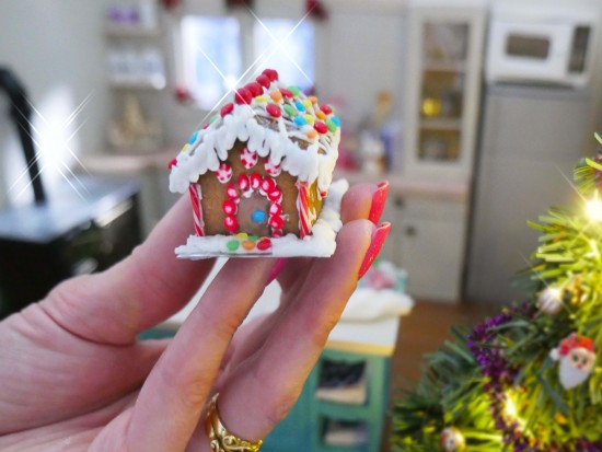 mini gingerbread house