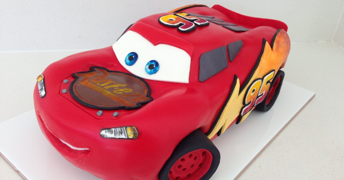 Fondant shop car cake