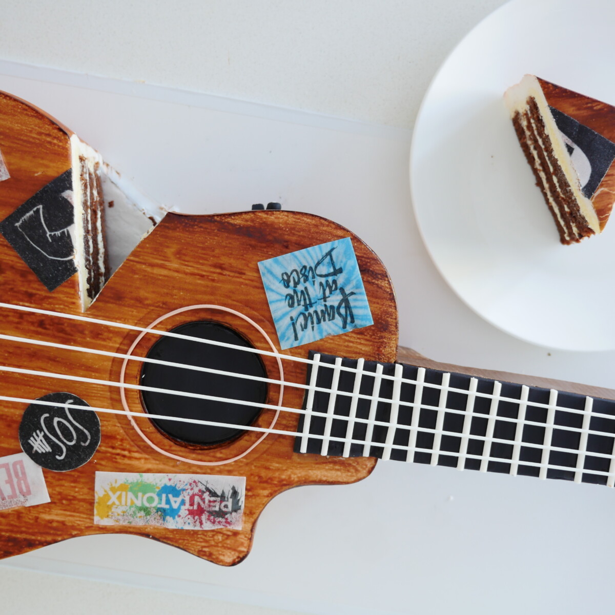 Pin Guitar Cake Cake on Pinterest | Guitar cake, Music cakes, Chocolate  meringue cake recipe