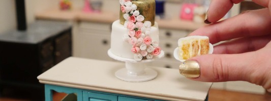 mini wedding cake dollhouse